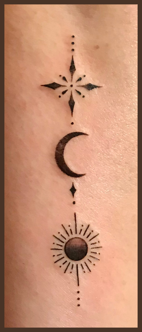 Fineline / Handpoke Tattoo von Belinda
